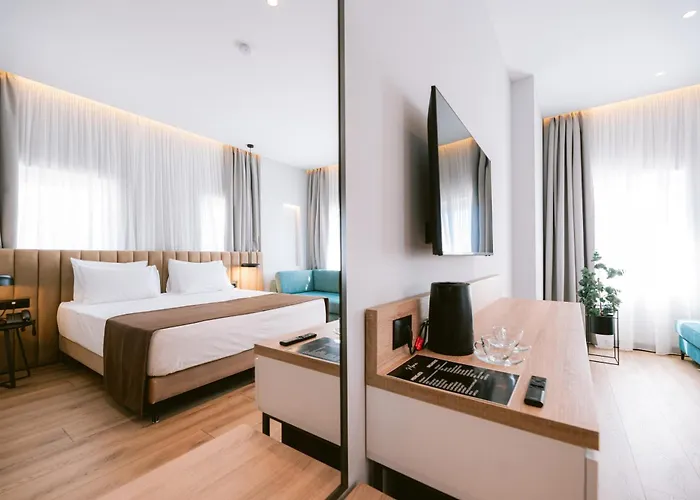 Tribute 4* שקודר